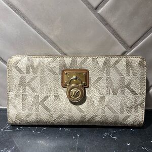 Michael kors wallet